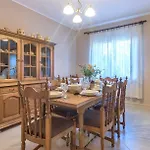 Modern, Affordable And Nicely Decorated - Paradise