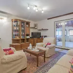 Modern, Affordable And Nicely Decorated - Paradise Pula