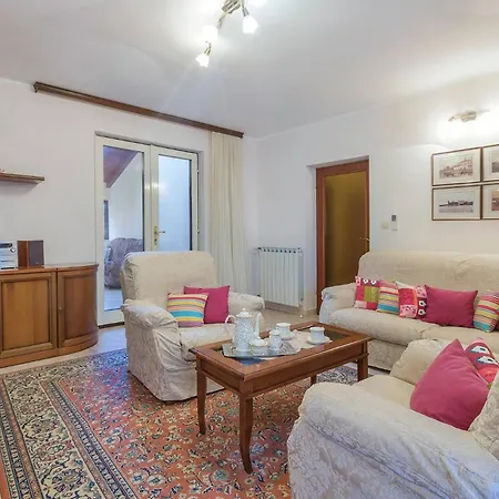 Πανσιόν Modern, Affordable And Nicely Decorated - Paradise Πούλα