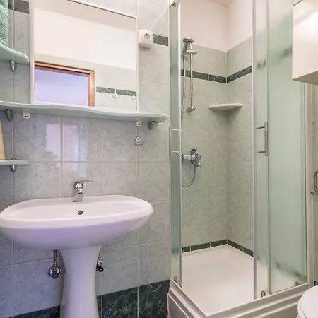 Modern, Affordable And Nicely Decorated - Paradise 3* Pula