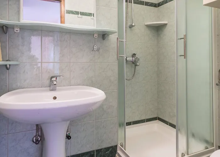 Modern, Affordable And Nicely Decorated - Paradise Πανσιόν Πούλα