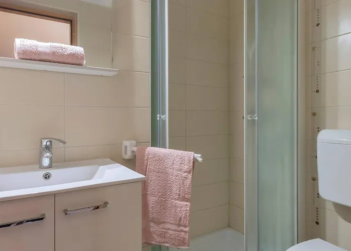 Modern, Affordable And Nicely Decorated - Paradise Πανσιόν 3*