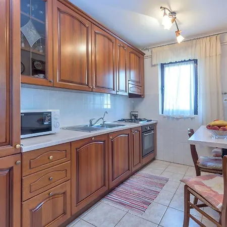 Modern, Affordable And Nicely Decorated - Paradise Пула