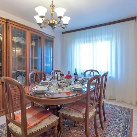 Modern, Affordable And Nicely Decorated - Paradise 3* Пула