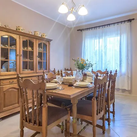 Modern, Affordable And Nicely Decorated - Paradise