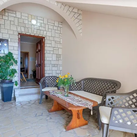 Гостевой дом Modern, Affordable And Nicely Decorated - Paradise Пула