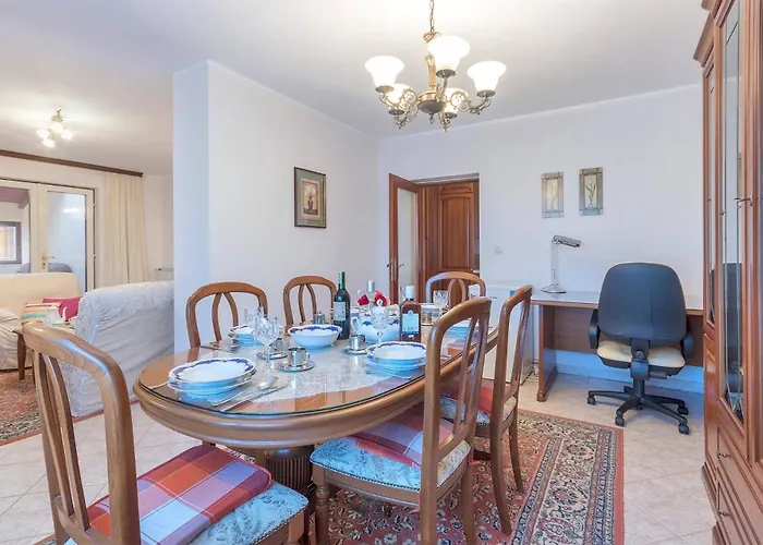 Πανσιόν Modern, Affordable And Nicely Decorated - Paradise Πούλα