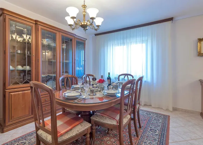 Modern, Affordable And Nicely Decorated - Paradise 3* Πούλα