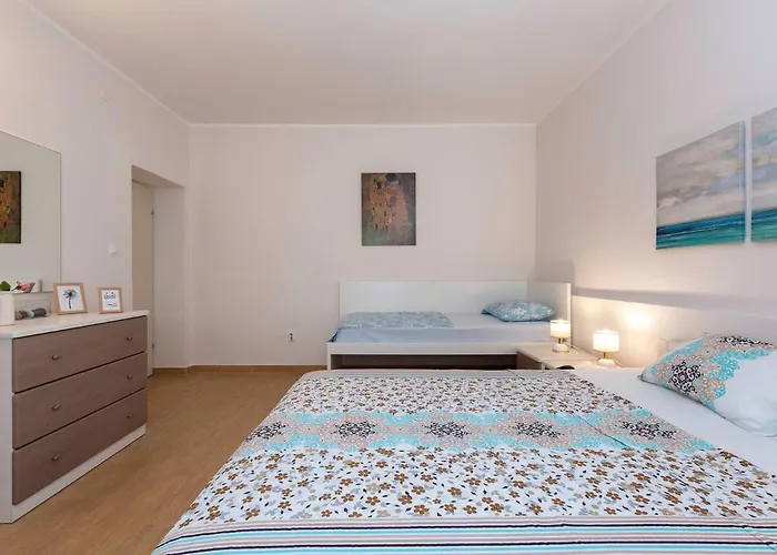 Modern, Affordable And Nicely Decorated - Paradise Πανσιόν