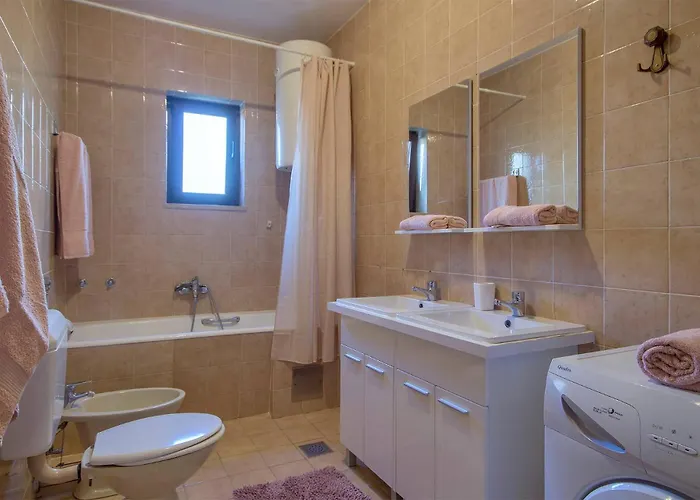 Πανσιόν Modern, Affordable And Nicely Decorated - Paradise 3*