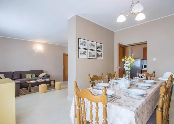 Modern, Affordable And Nicely Decorated - Paradise Πανσιόν