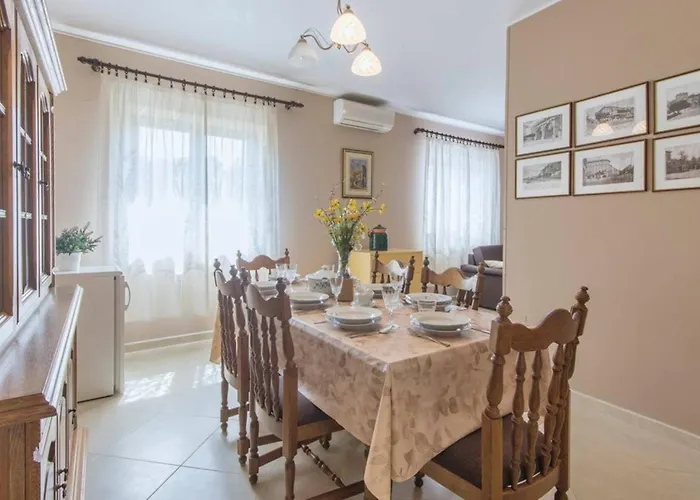 Πανσιόν Modern, Affordable And Nicely Decorated - Paradise 3*