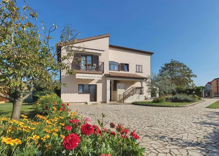 Πανσιόν Modern, Affordable And Nicely Decorated - Paradise Πούλα